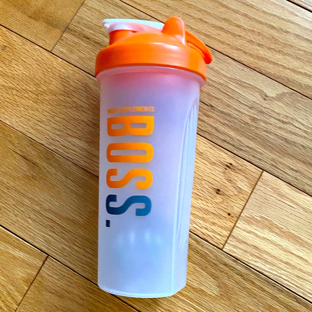 Brand new never used Shaker Cup protein drink supplement s - 600 ml/ 20 oz